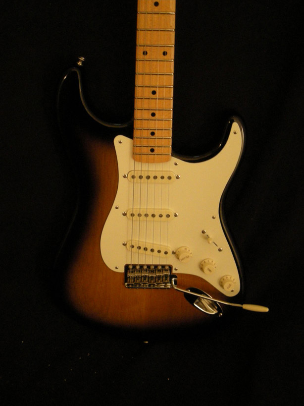 Paramount Guitars Instrument detail Fender Eric Johnson Strat
